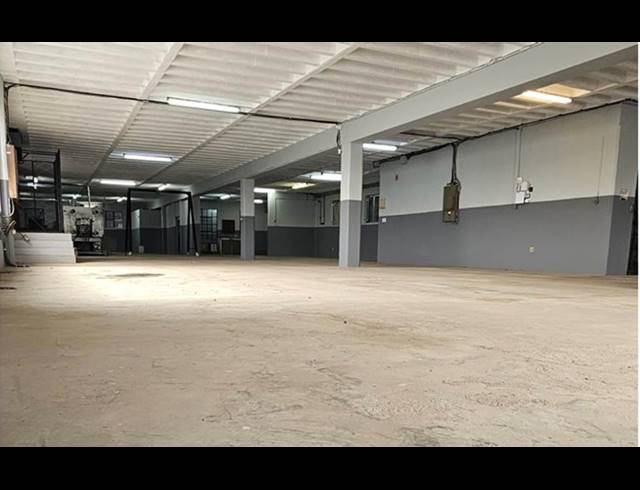 1,650M² BUILDING TO LET IN BLUFF
